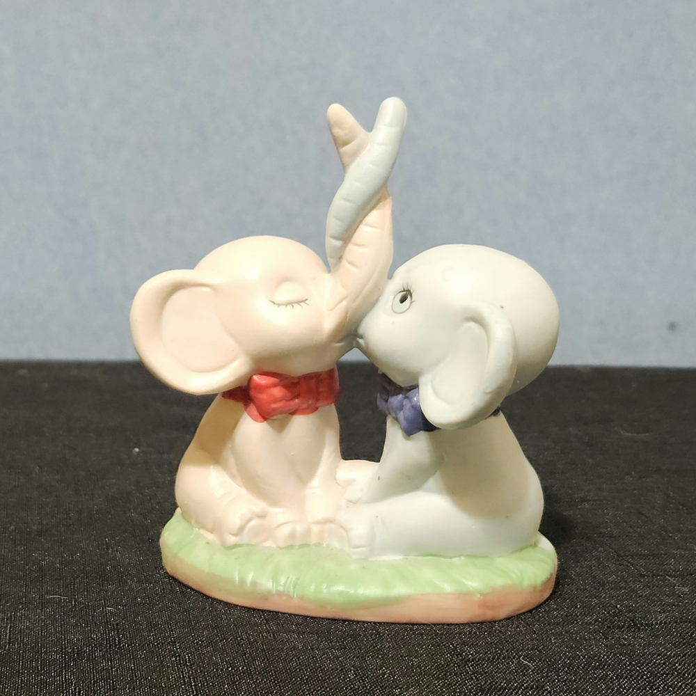 Intertwined Kissing Elephants